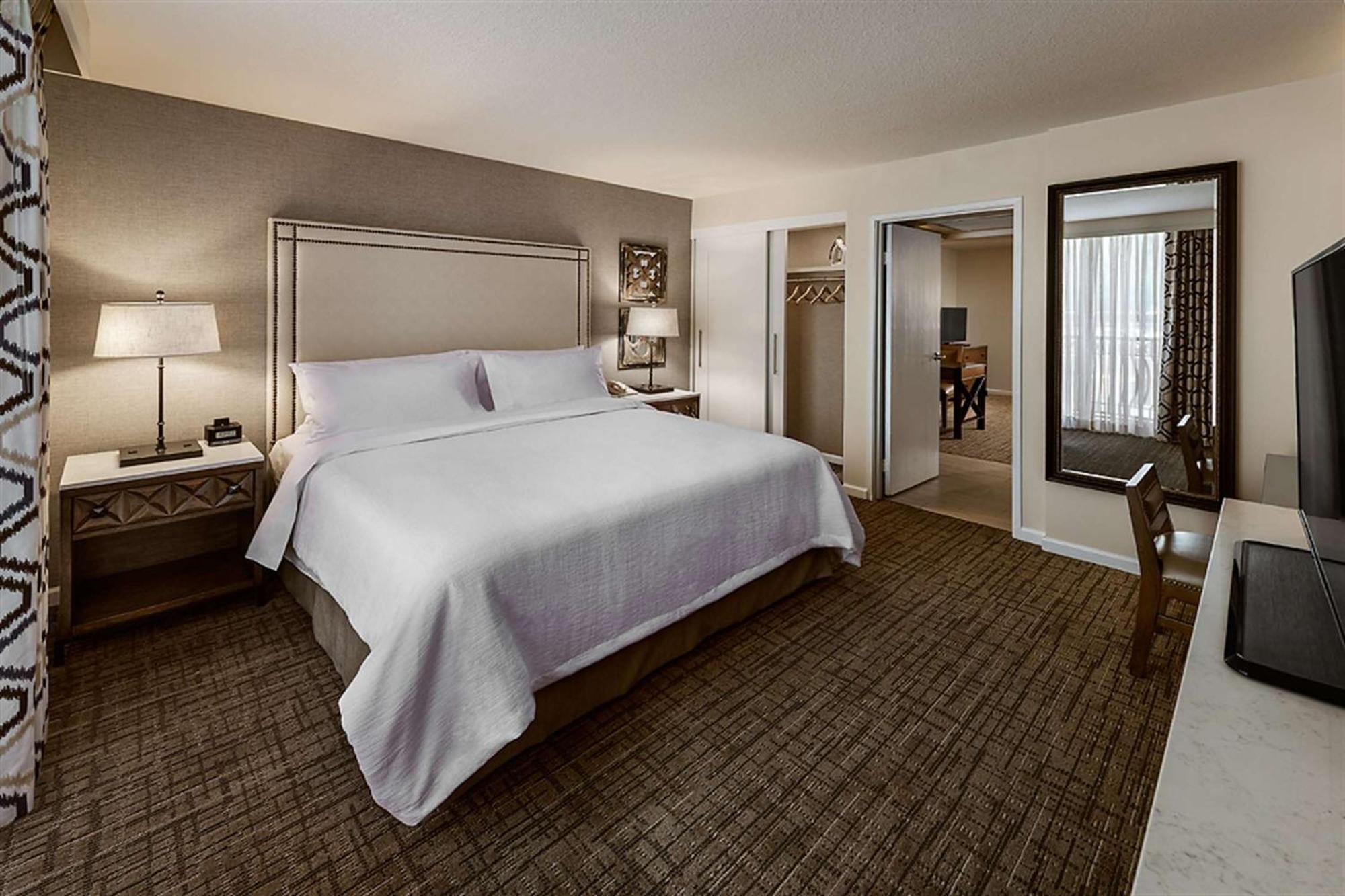 Embassy Suites By Hilton Scottsdale Resort מראה חיצוני תמונה