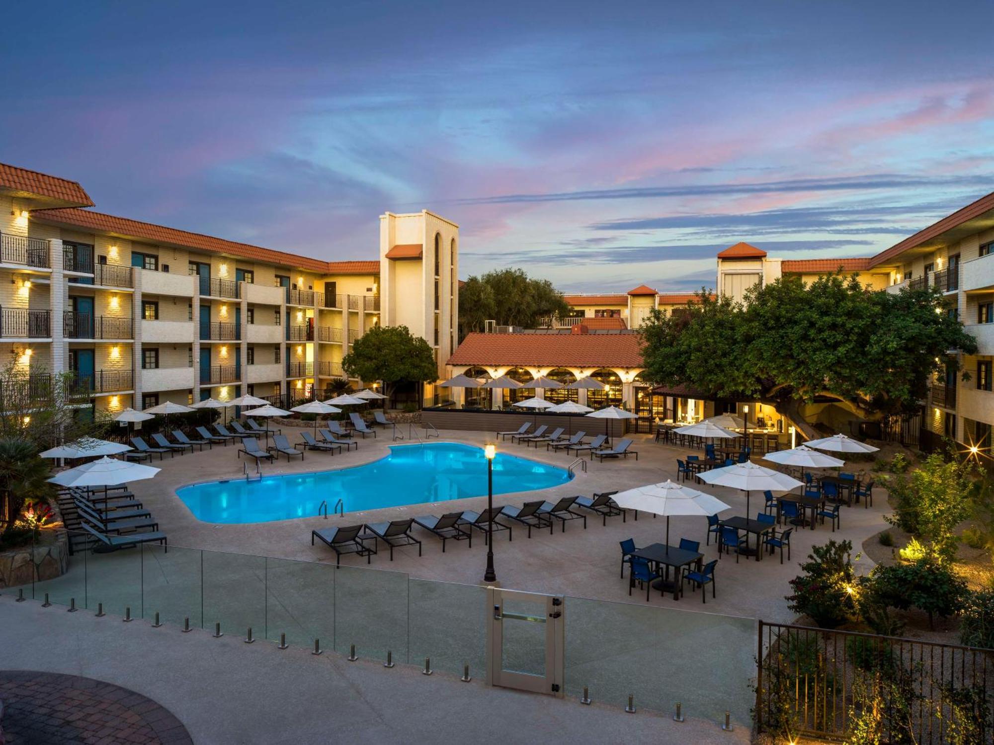 Embassy Suites By Hilton Scottsdale Resort מראה חיצוני תמונה